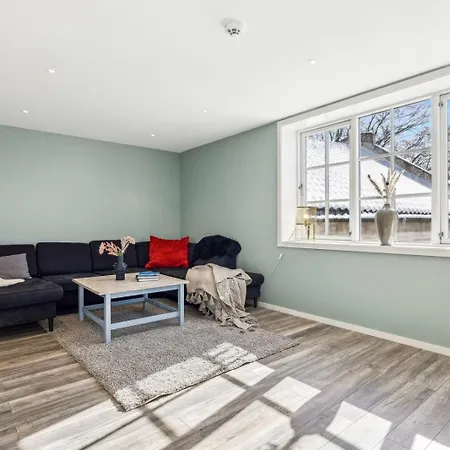 Stor & Moderne I Kanten Av Sentrum